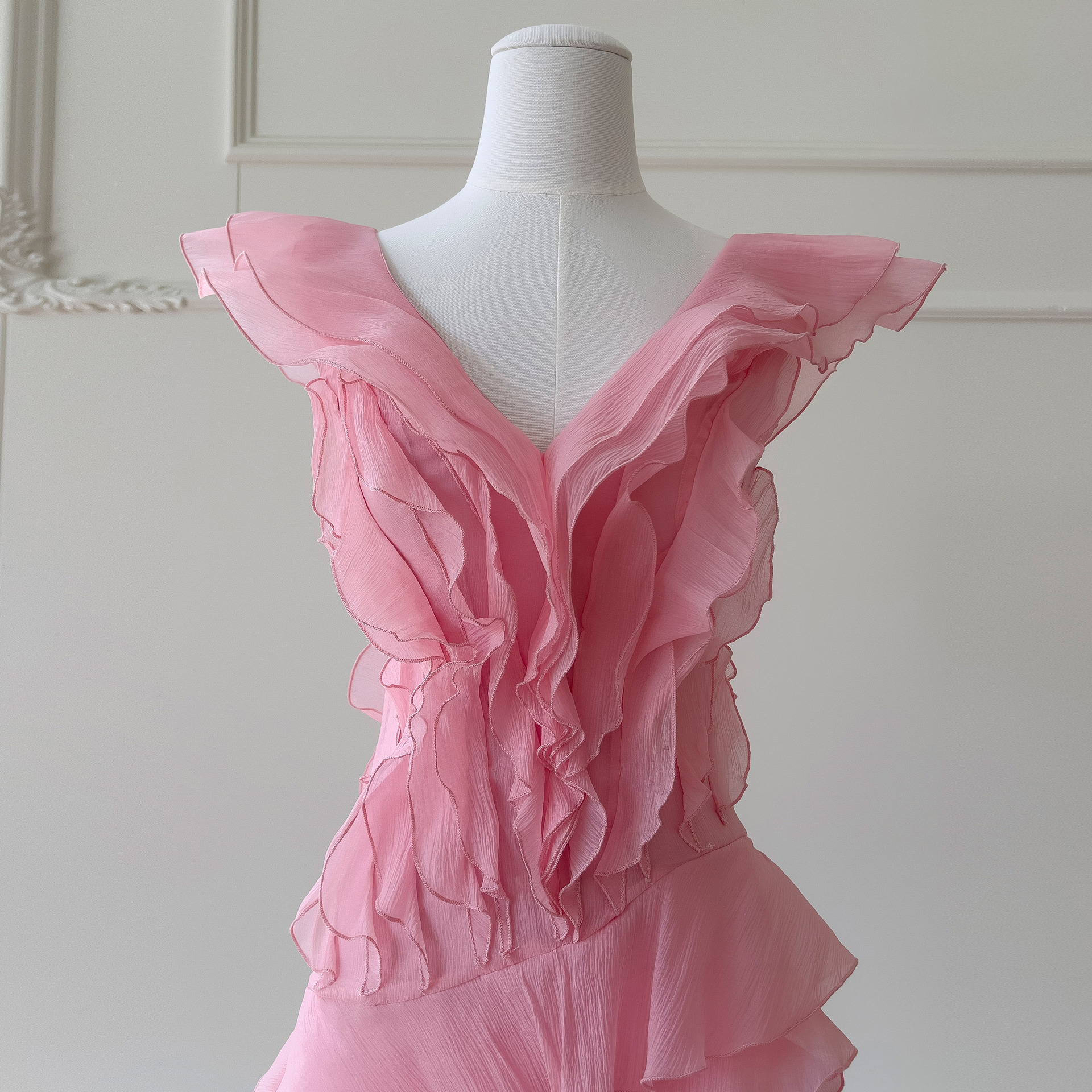 French Light Luxury V-Neck Ruffle Waist Slim-Fit Dress - Image 2